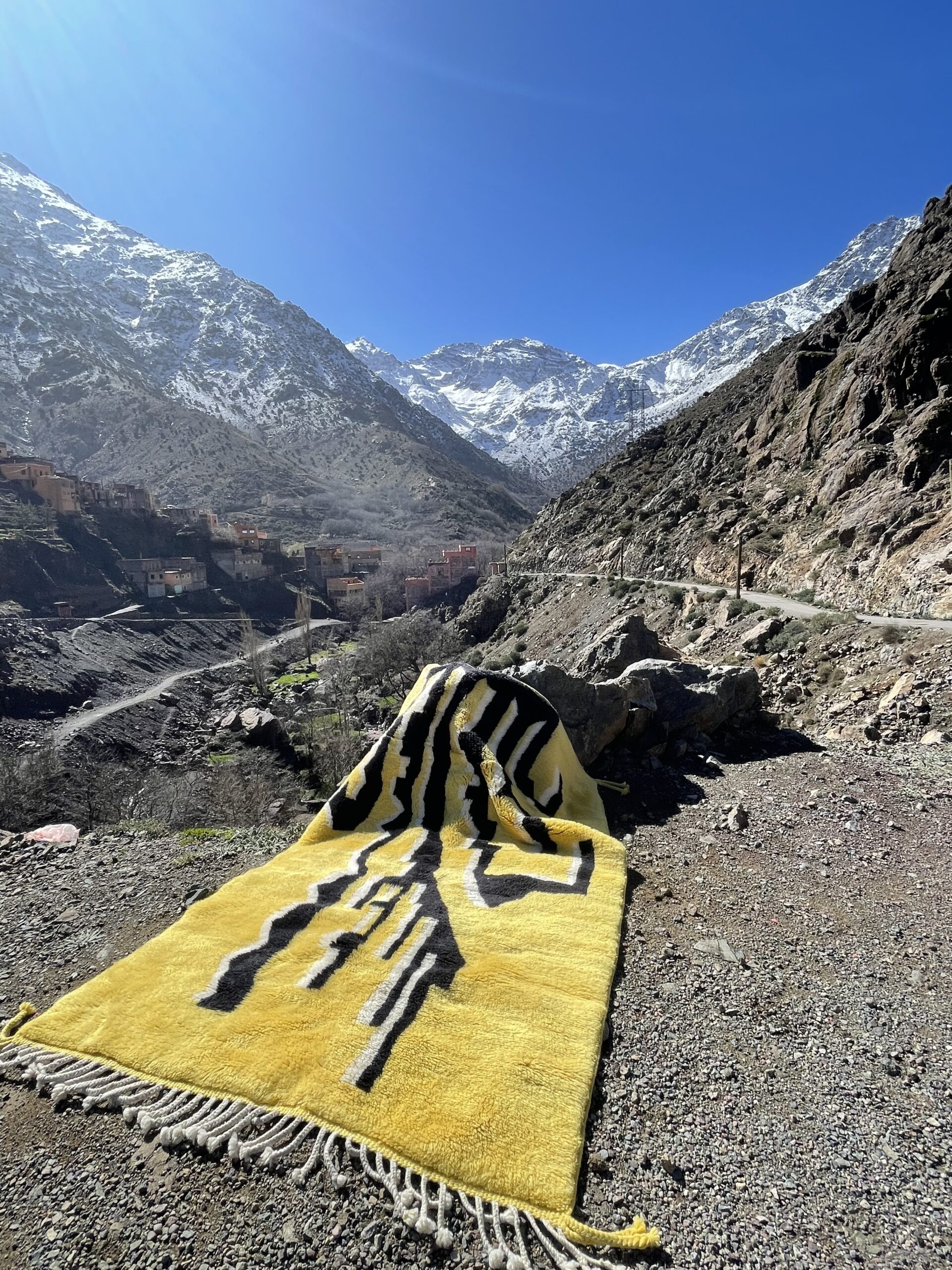 Beni Imlil Rug 200x150 cm – Handwoven 100% Wool, Yellow & Black - Image 2