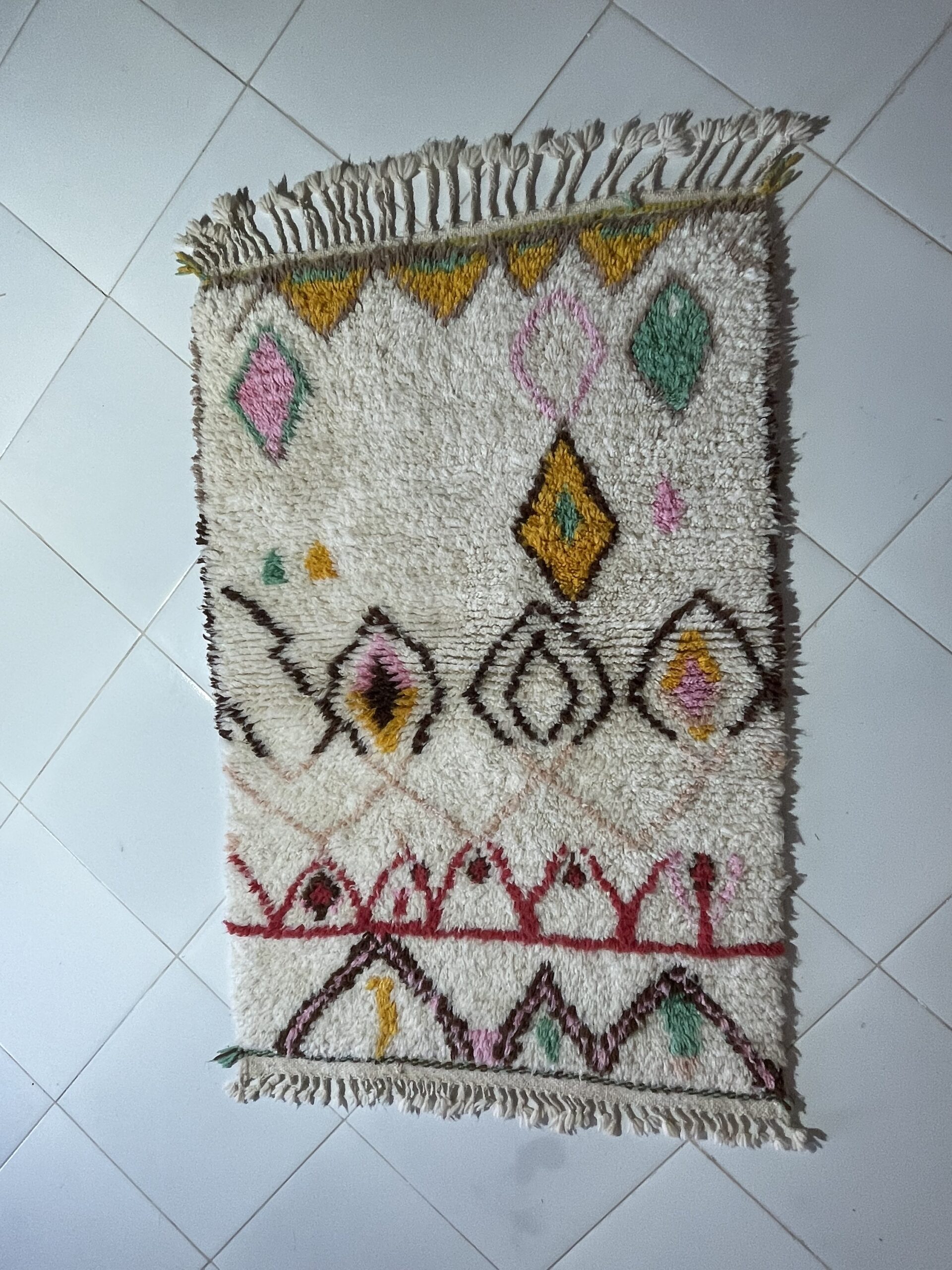 Colorful Azilal Rug 150x100 – Handmade Moroccan Wool Carpet - Image 4