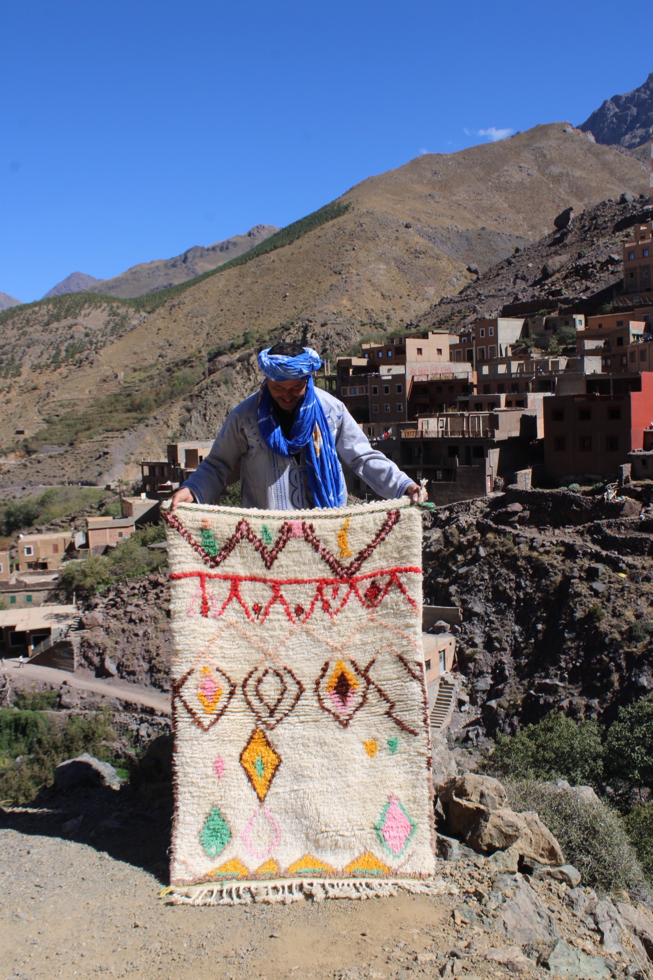 Colorful Azilal Rug 150x100 – Handmade Moroccan Wool Carpet