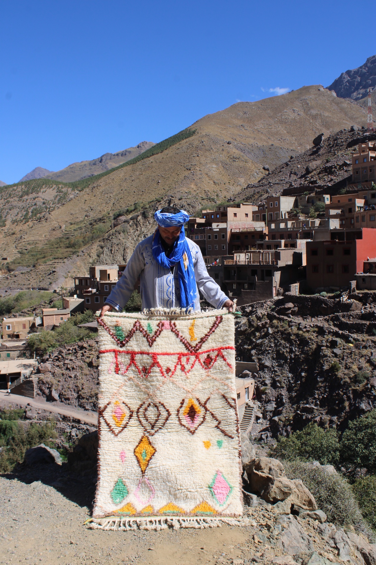 Colorful Azilal Rug 150x100 – Handmade Moroccan Wool Carpet - Image 2