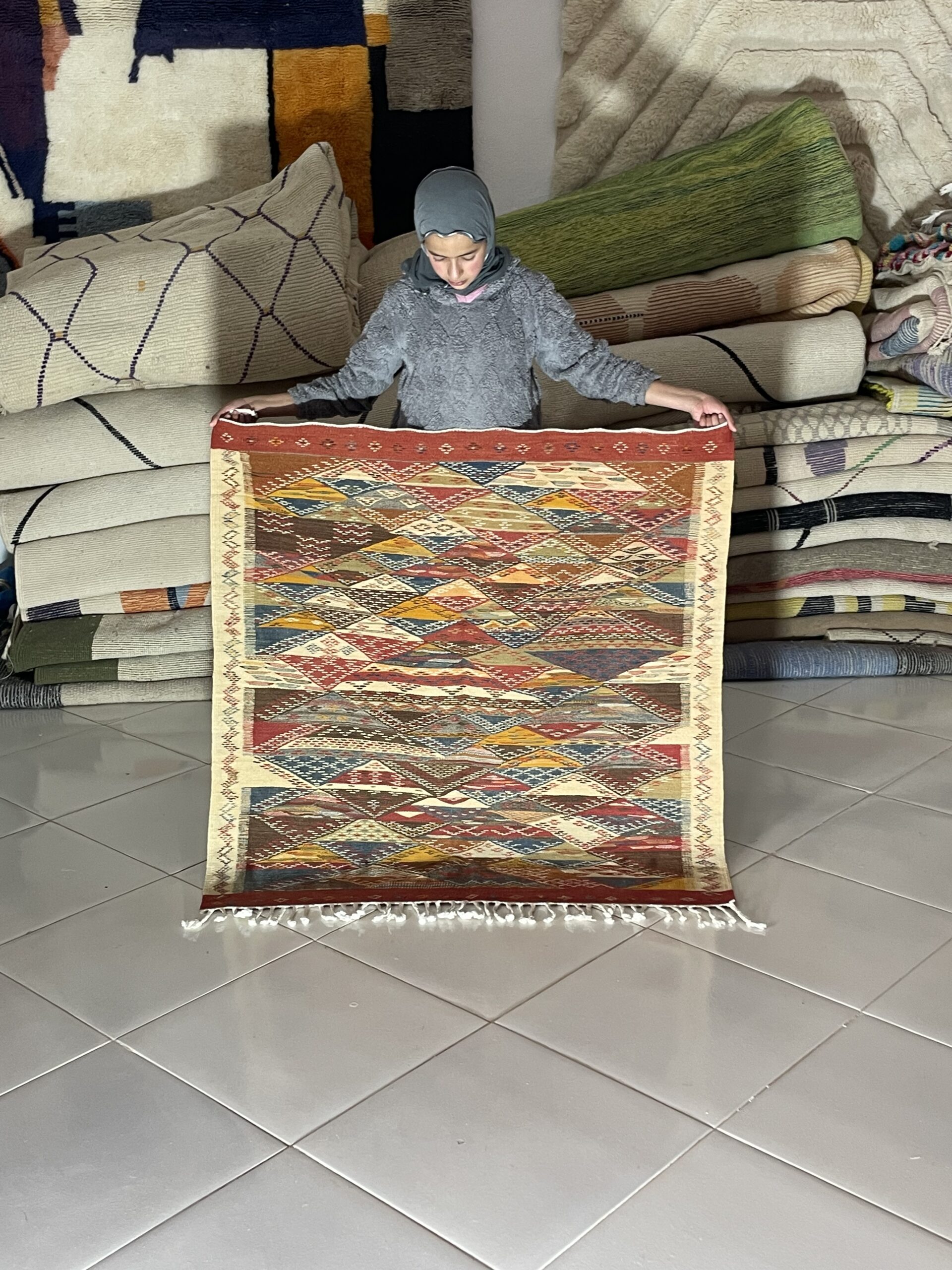 Picasso Abstract Berber Kilim – Square Moroccan Rug 100×100 cm (3.28×3.28 ft) - Image 3