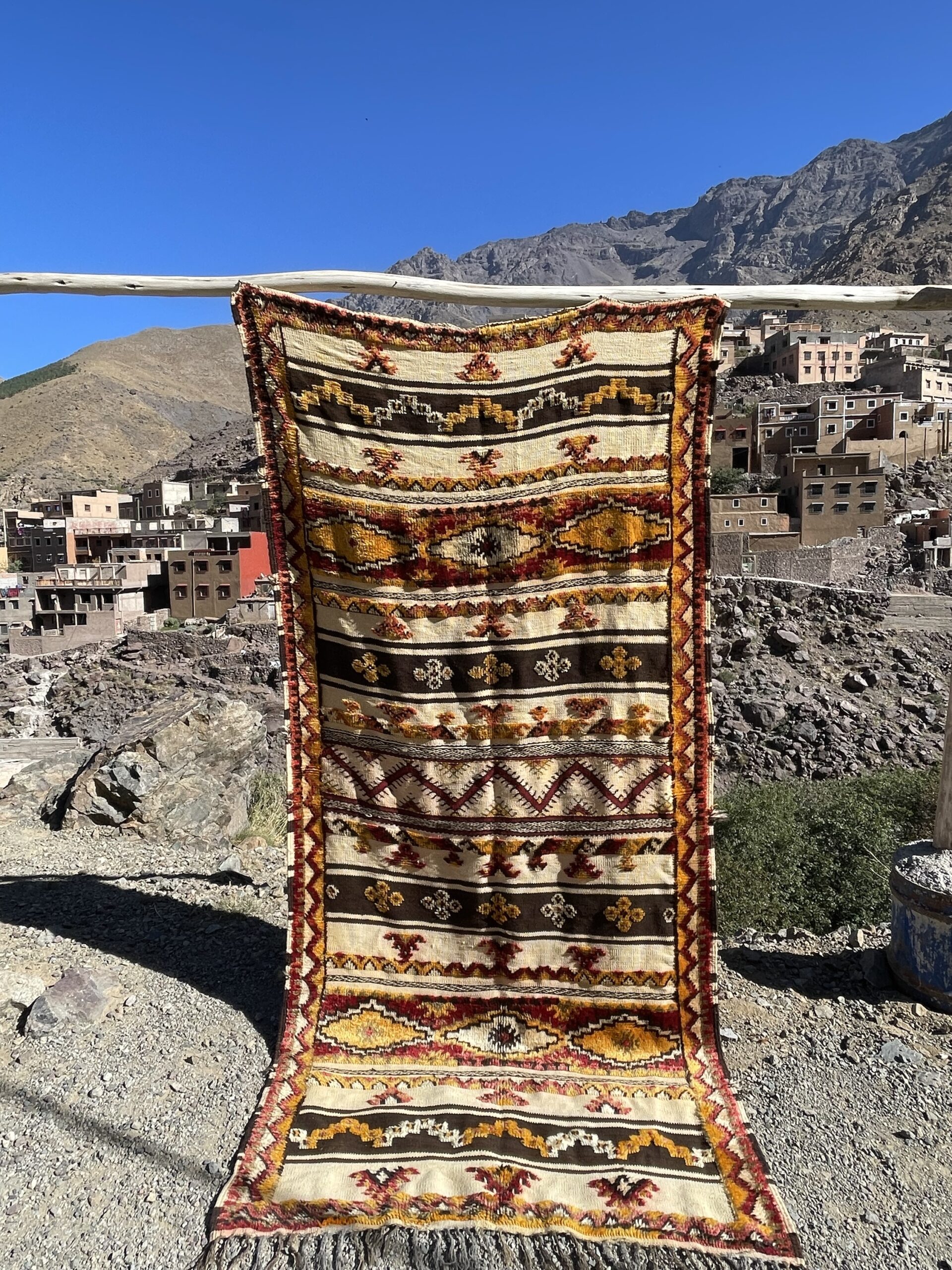 Vintage Moroccan Glaoui Rug – 9.3 × 4.2 ft (283 × 128 cm) – Handwoven Berber Wool Rug - Image 5