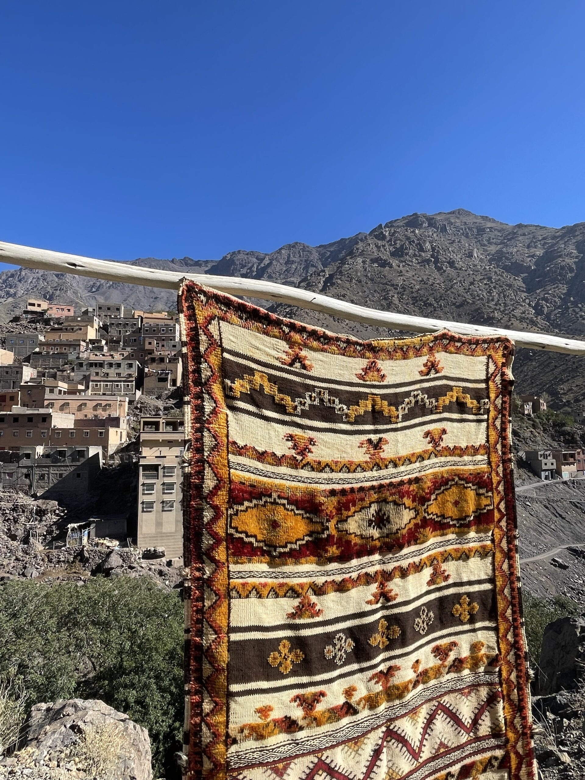 Vintage Moroccan Glaoui Rug – 9.3 × 4.2 ft (283 × 128 cm) – Handwoven Berber Wool Rug - Image 4