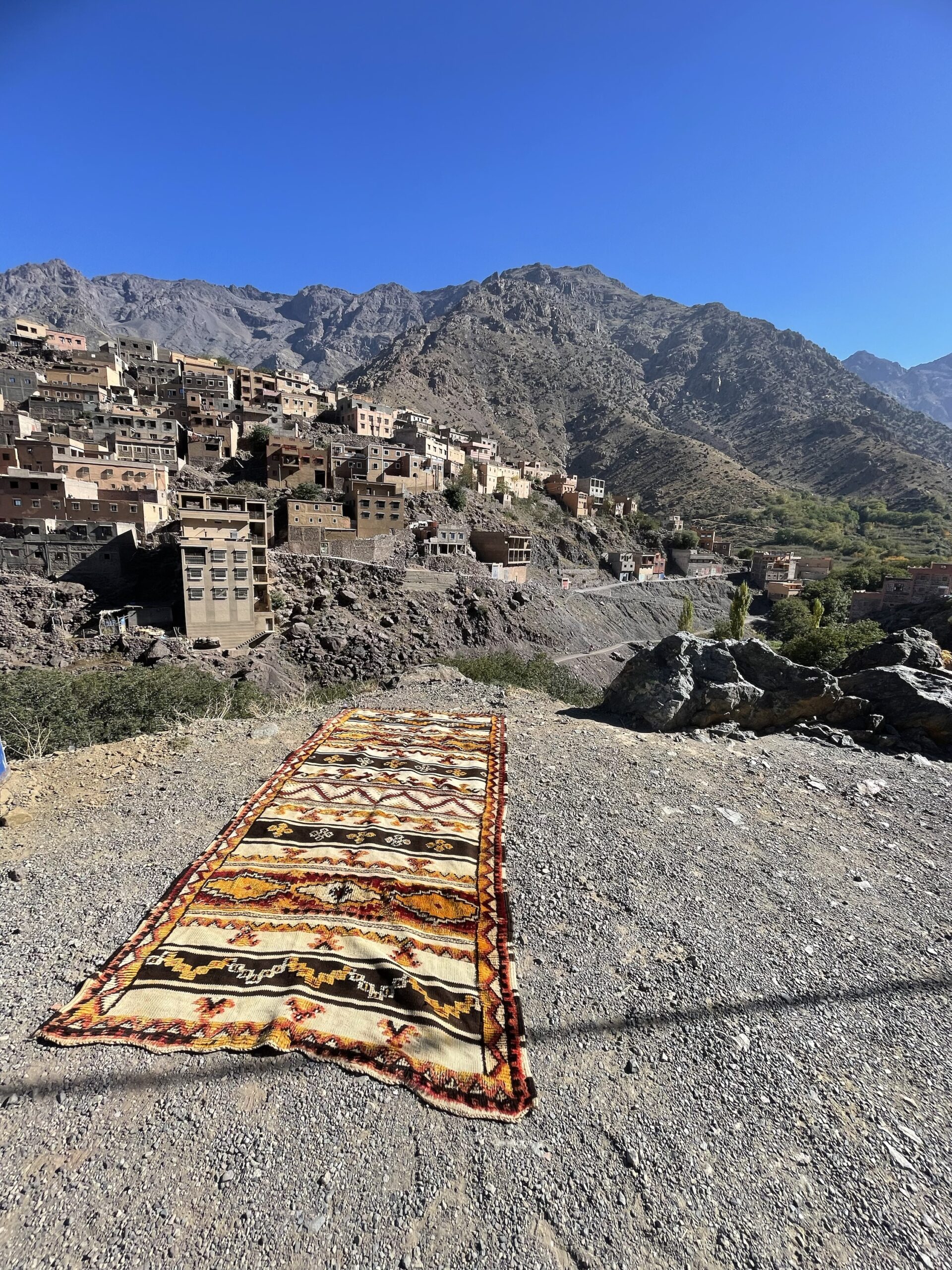 Vintage Moroccan Glaoui Rug – 9.3 × 4.2 ft (283 × 128 cm) – Handwoven Berber Wool Rug - Image 9