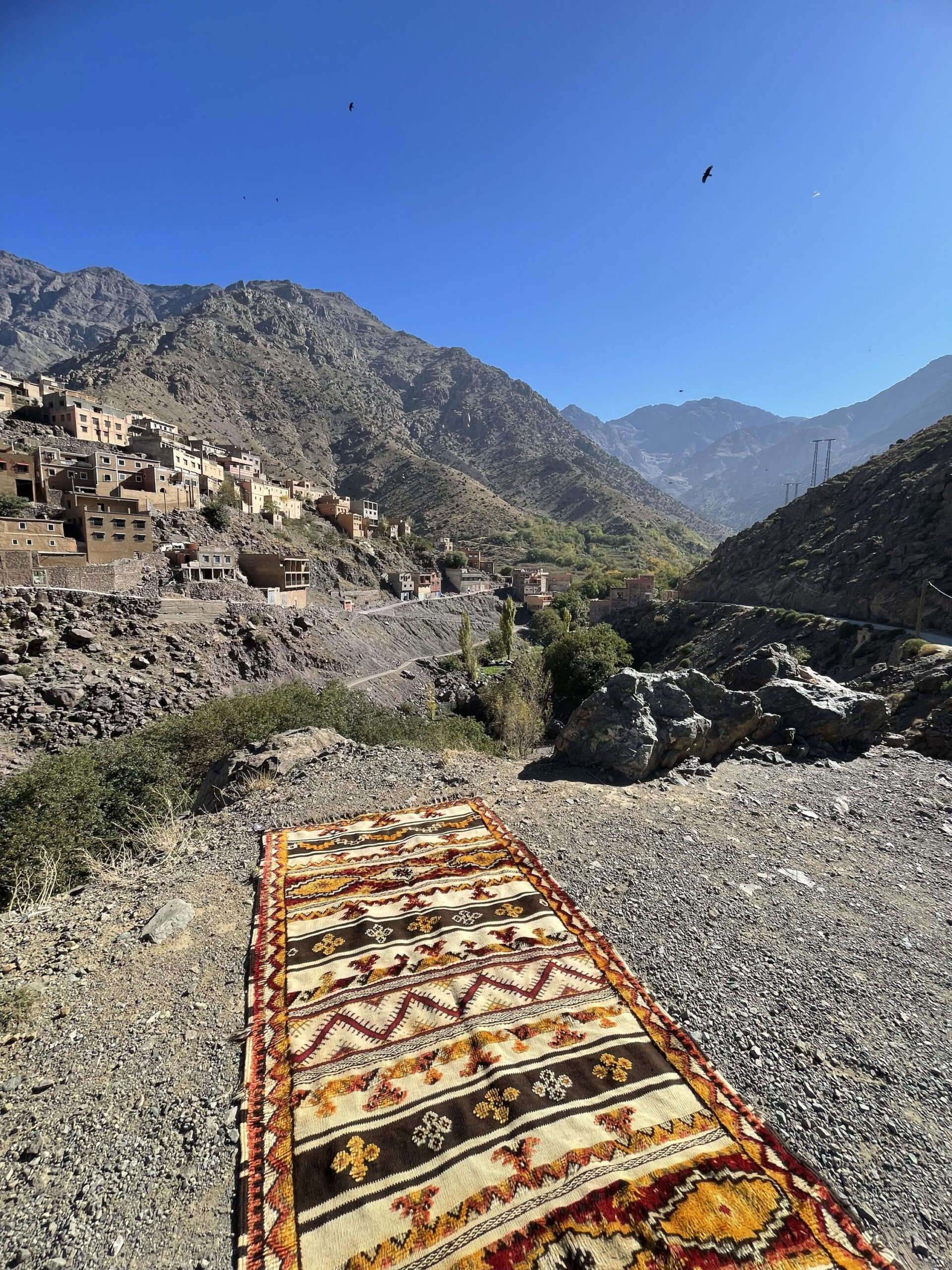 Vintage Moroccan Glaoui Rug – 9.3 × 4.2 ft (283 × 128 cm) – Handwoven Berber Wool Rug - Image 3