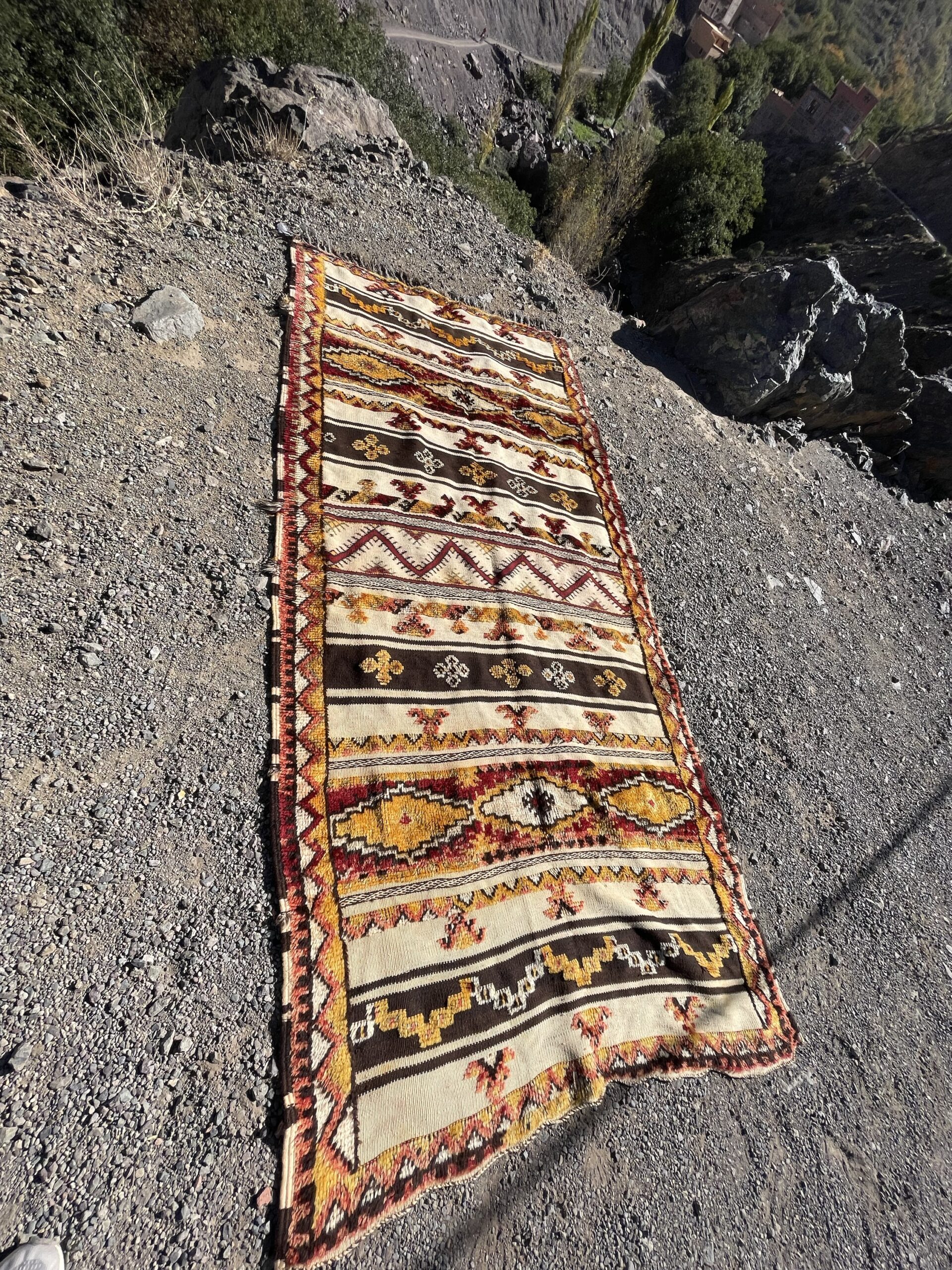 Vintage Moroccan Glaoui Rug – 9.3 × 4.2 ft (283 × 128 cm) – Handwoven Berber Wool Rug - Image 7