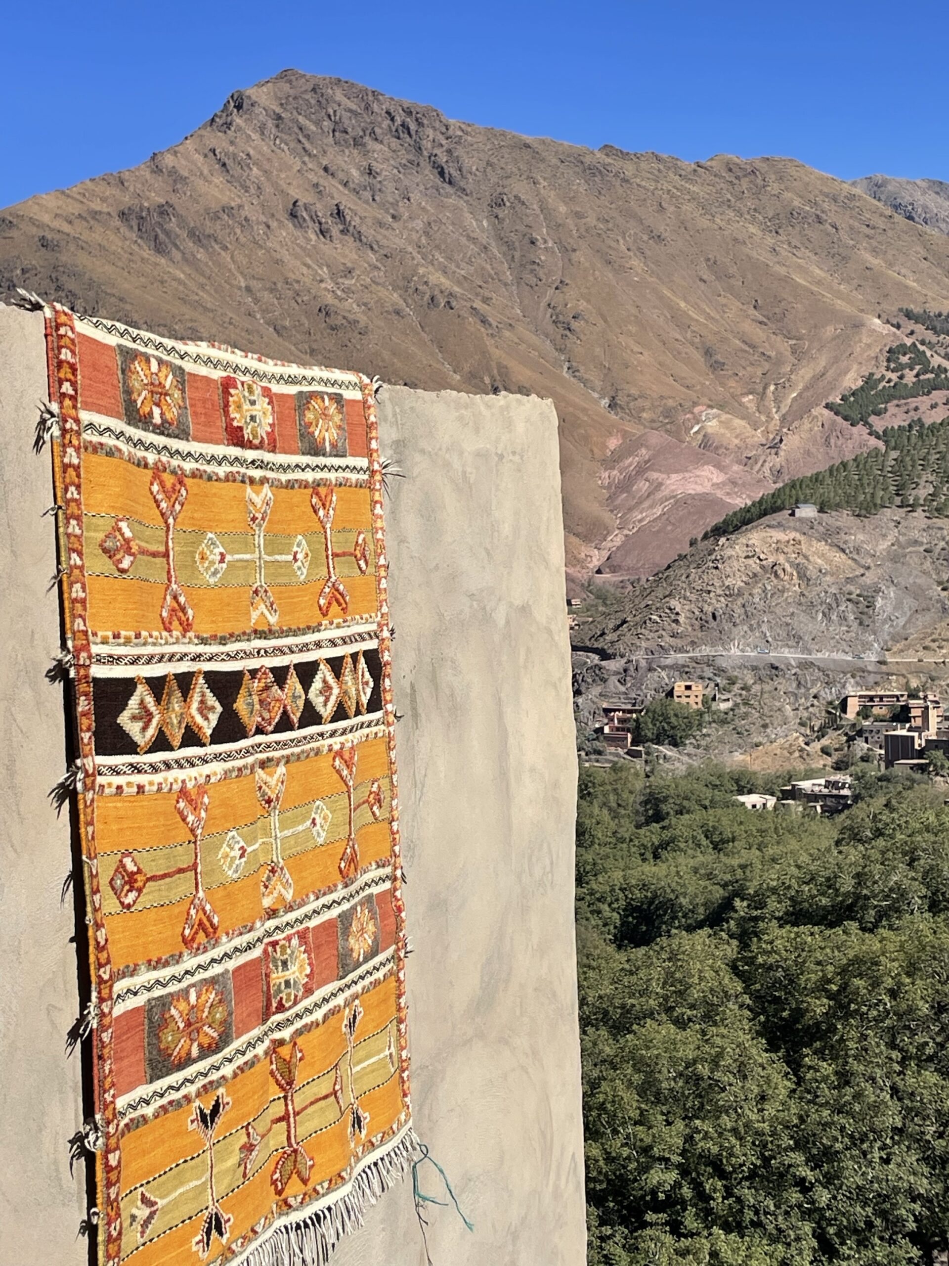 Vintage Moroccan Glaoui Rug – 200 × 140 cm (6.6 × 4.6 ft) – Handwoven Wool Berber Rug - Image 4