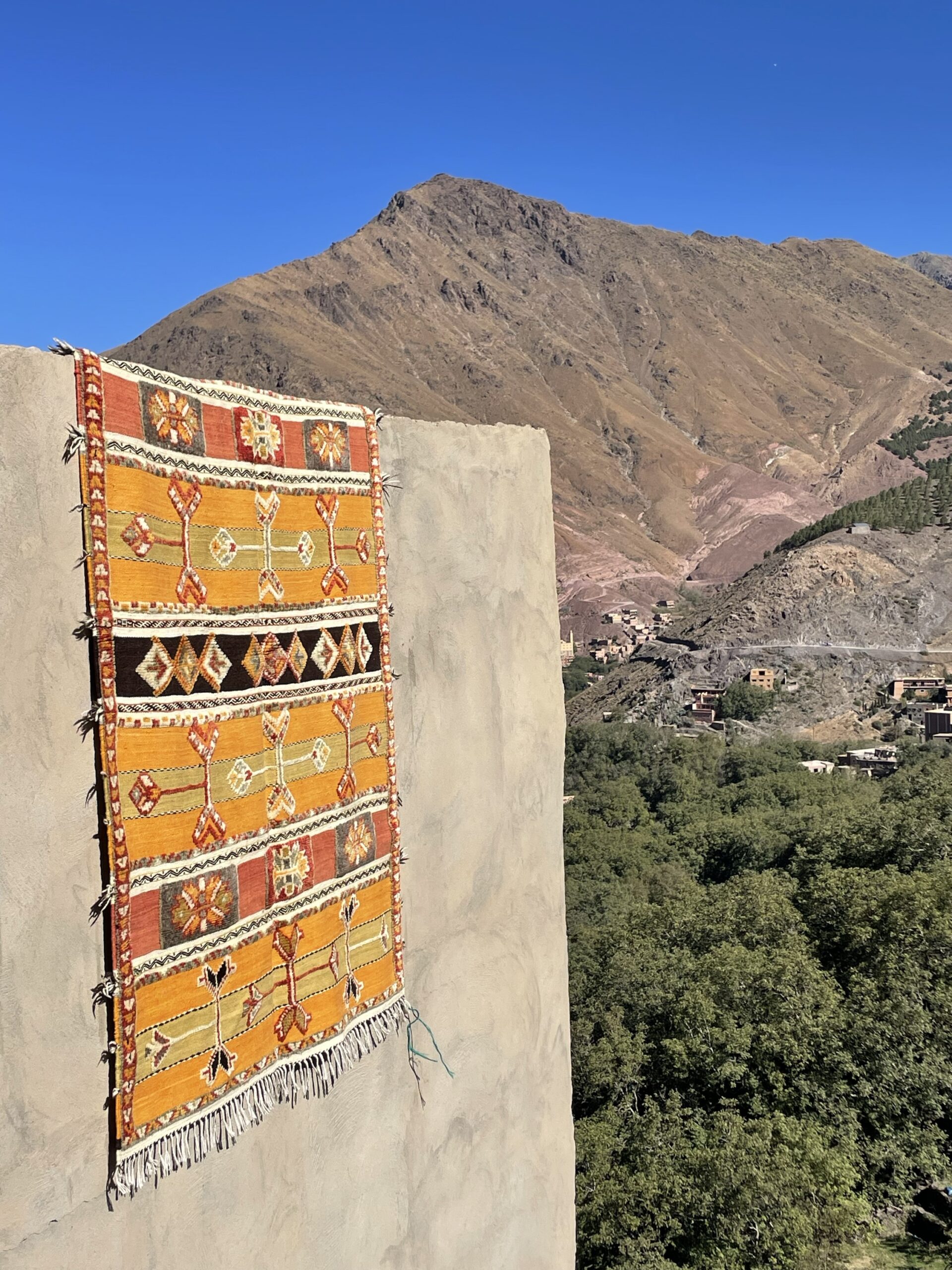 Vintage Moroccan Glaoui Rug – 200 × 140 cm (6.6 × 4.6 ft) – Handwoven Wool Berber Rug - Image 3