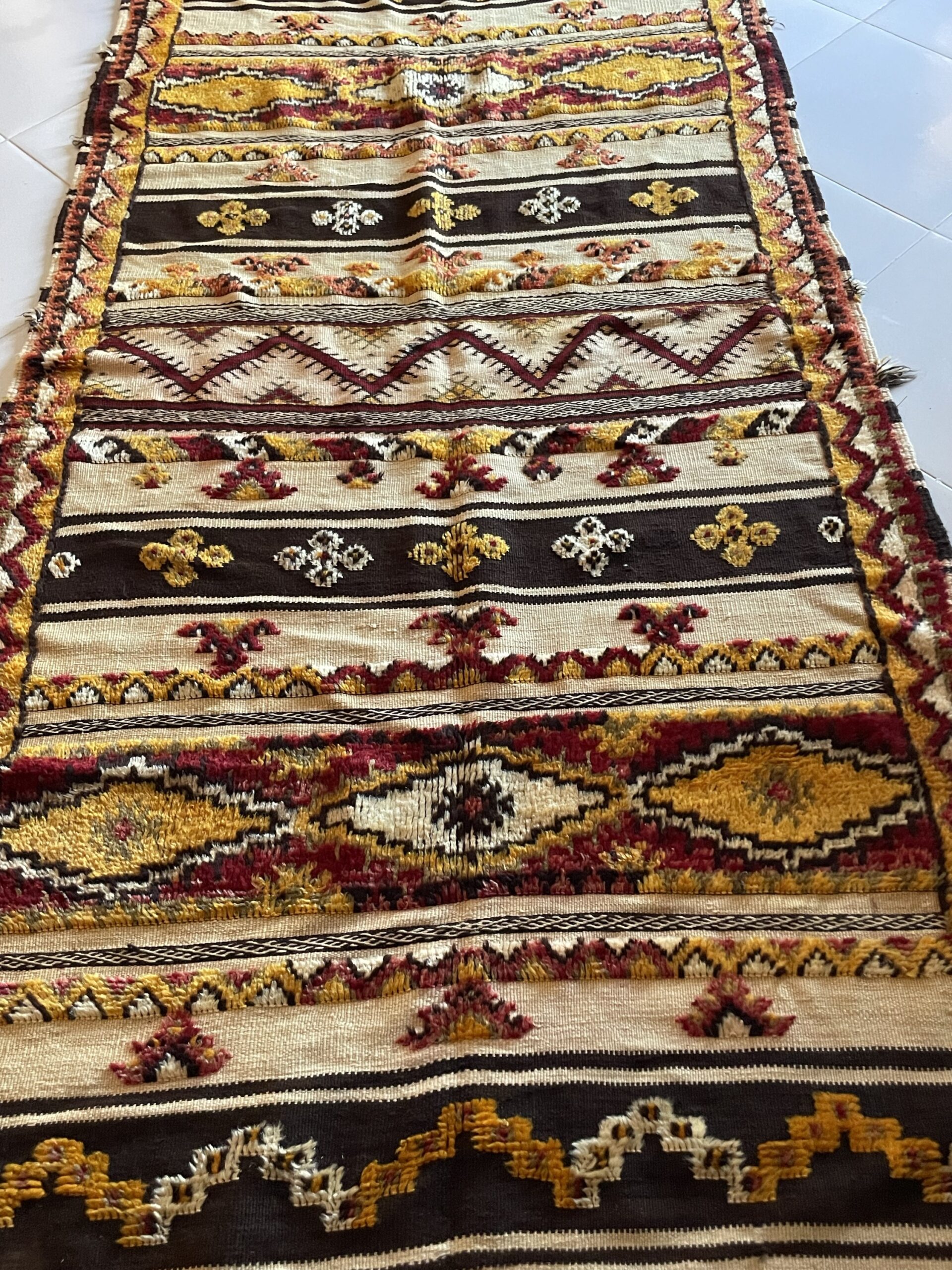 Vintage Moroccan Glaoui Rug – 9.3 × 4.2 ft (283 × 128 cm) – Handwoven Berber Wool Rug - Image 10