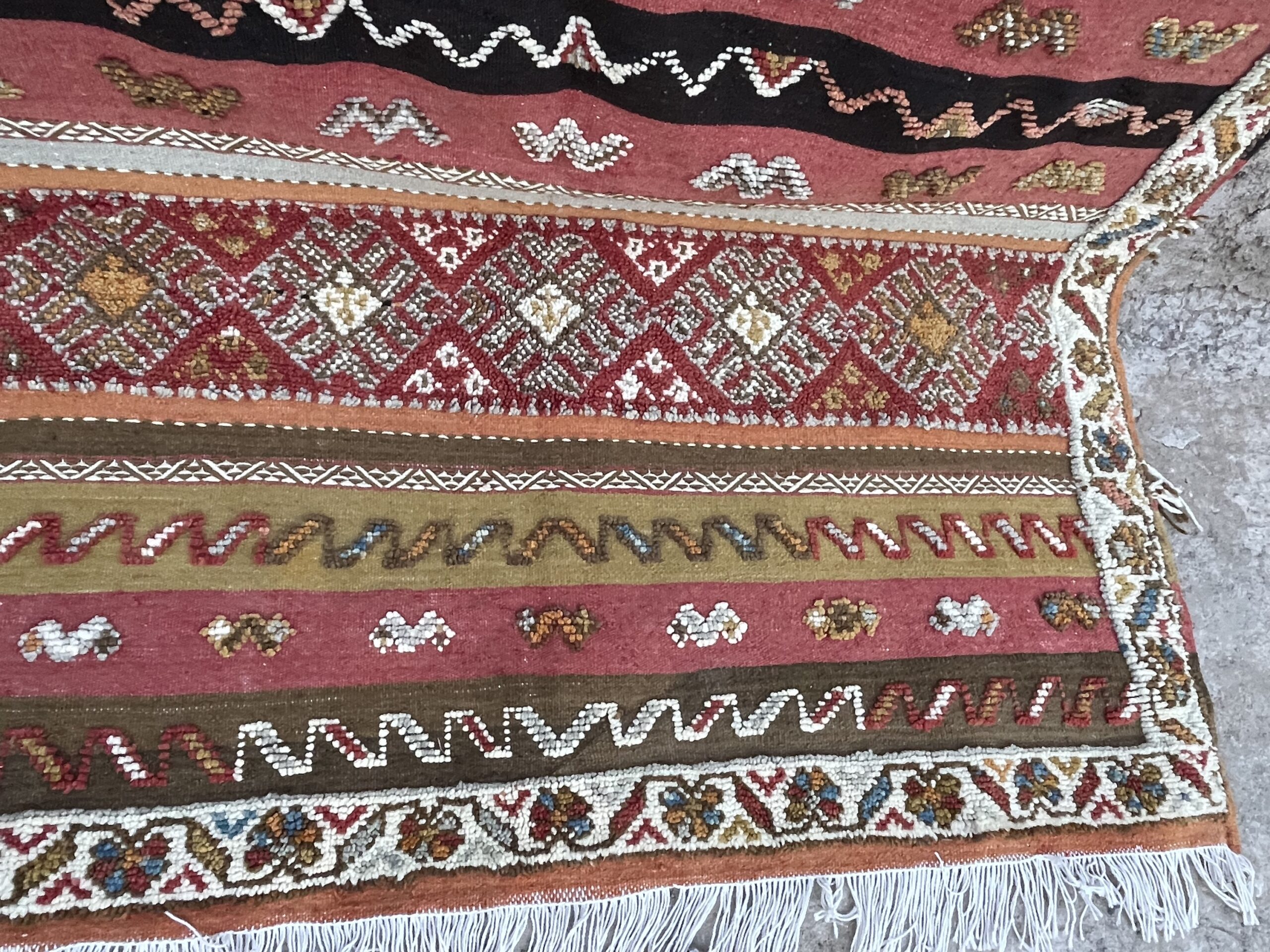 Handmade Glaoui Rug 249 x 147 cm (8'2" x 4'10") | Authentic Moroccan Timnay Weaving | Berber Tribal Wool Rug | Siroua Region | Ait Ouaghrda Artisan Hanbel - Image 10