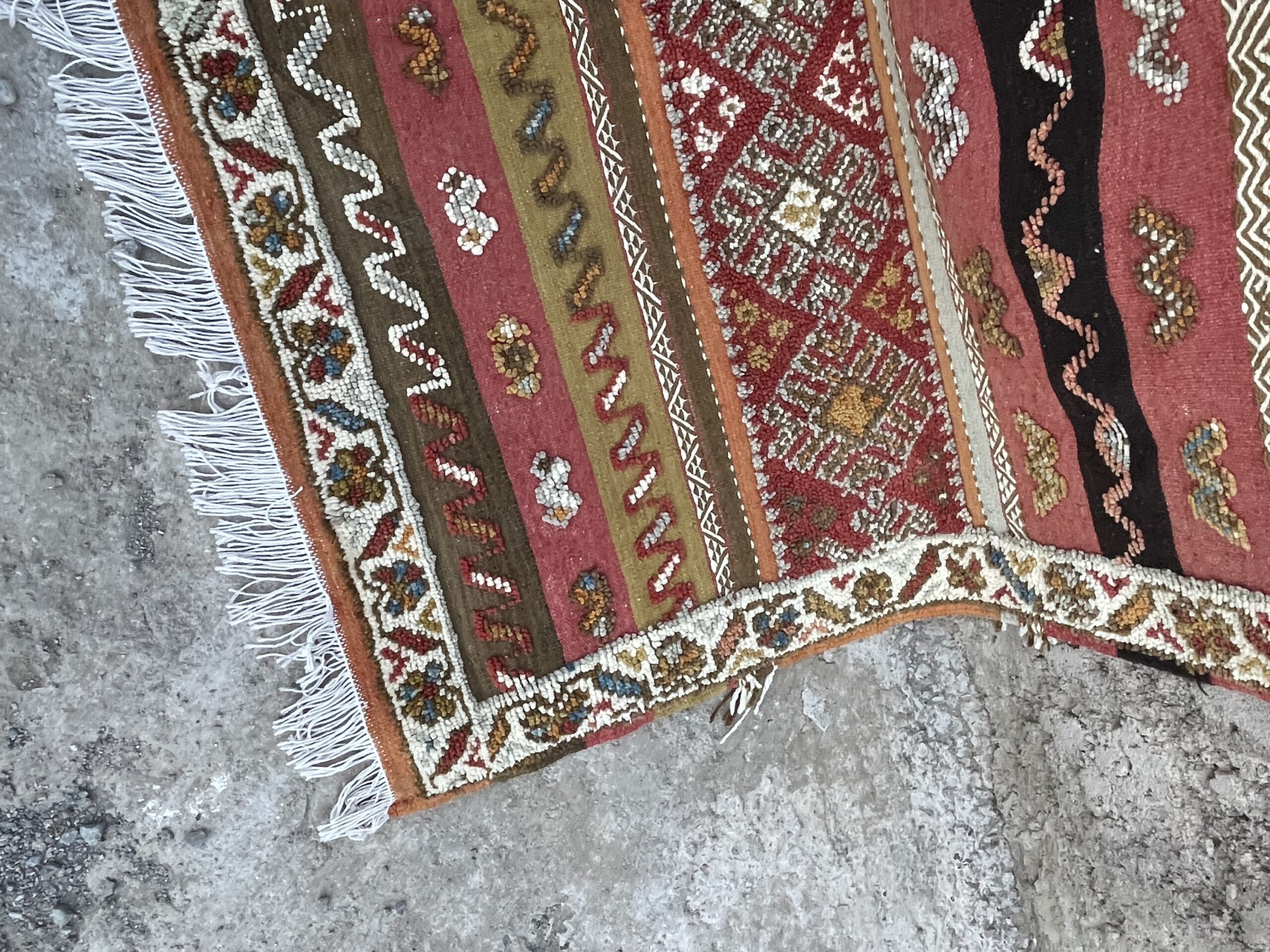 Handmade Glaoui Rug 249 x 147 cm (8'2" x 4'10") | Authentic Moroccan Timnay Weaving | Berber Tribal Wool Rug | Siroua Region | Ait Ouaghrda Artisan Hanbel - Image 15