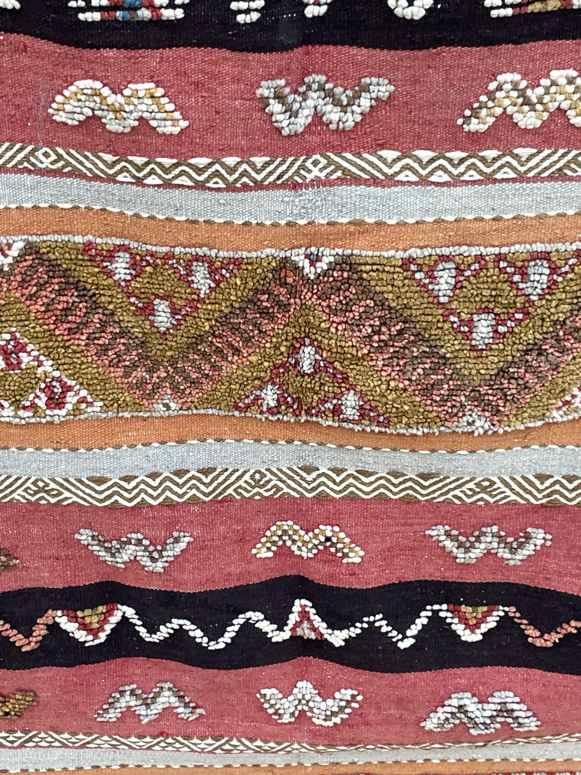 Handmade Glaoui Rug 249 x 147 cm (8'2" x 4'10") | Authentic Moroccan Timnay Weaving | Berber Tribal Wool Rug | Siroua Region | Ait Ouaghrda Artisan Hanbel - Image 6