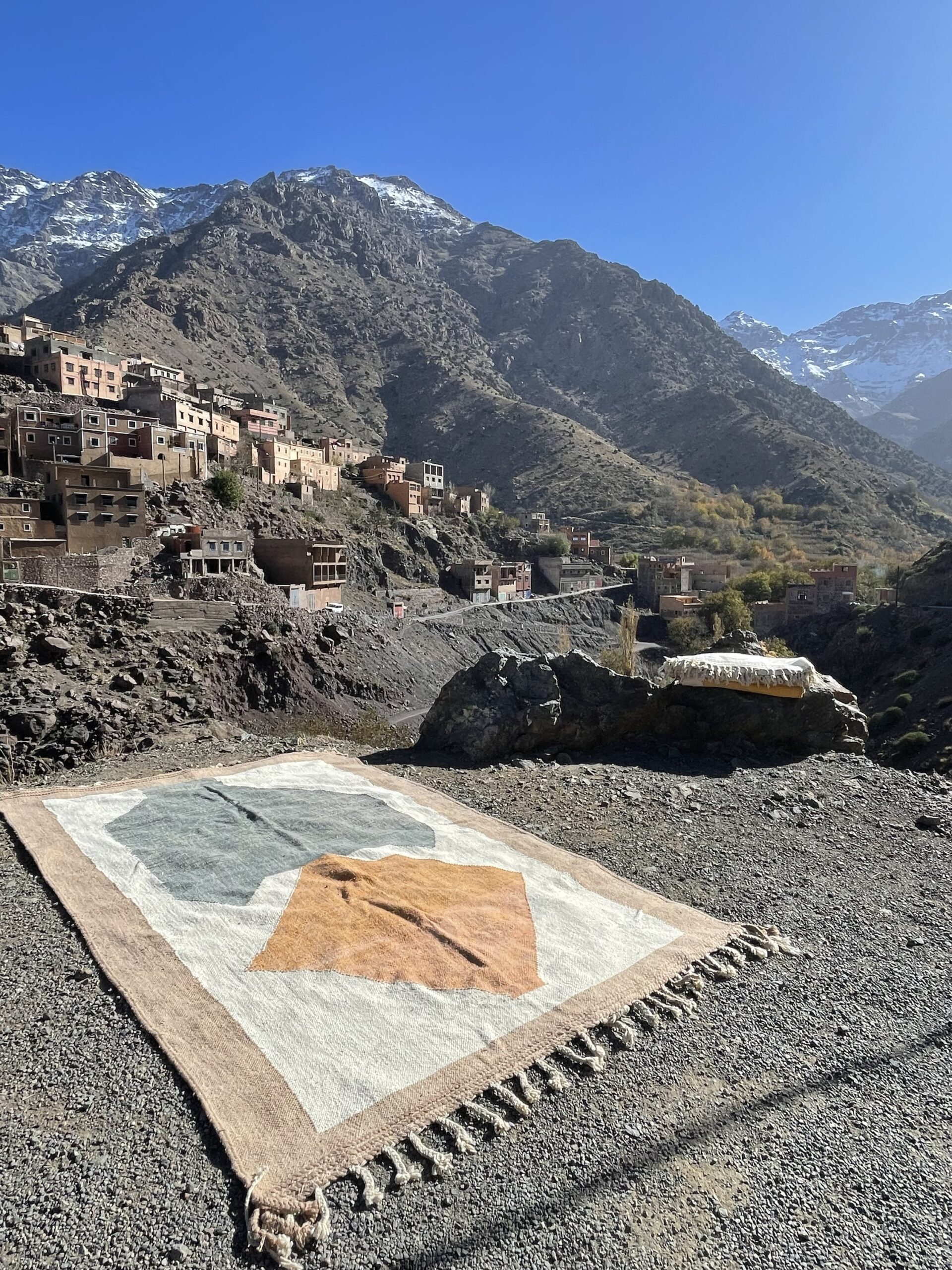 Zanafi Moroccan Carpet 300×200 cm (9.8×6.5 ft) – Handmade Wool Rug with Terracotta & Blue Geometric Design - Image 9