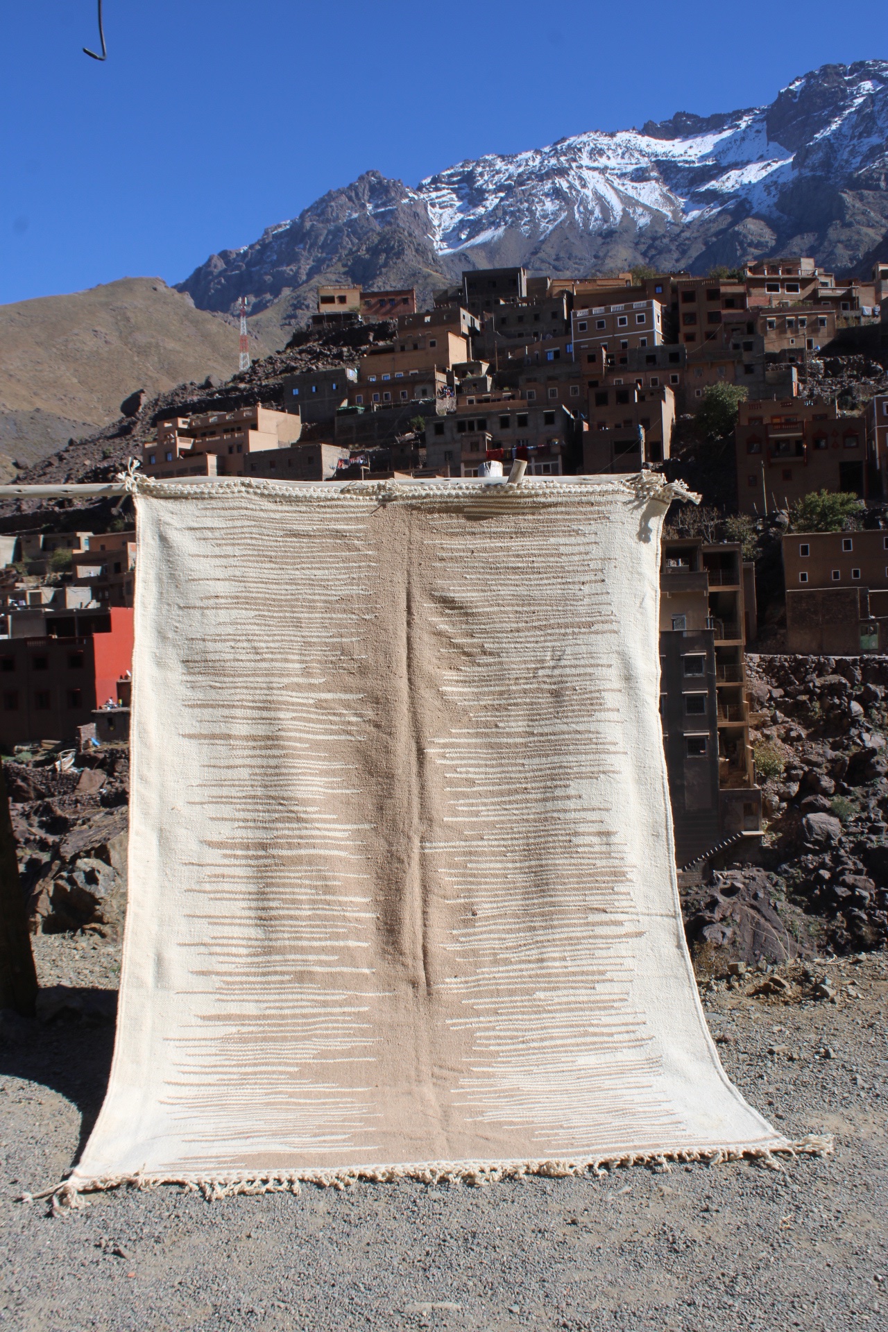 Handwoven Moroccan Berber Rug – 300×200 cm (9.8×6.5 ft) – Neutral Beige & Cream Wool Carpet