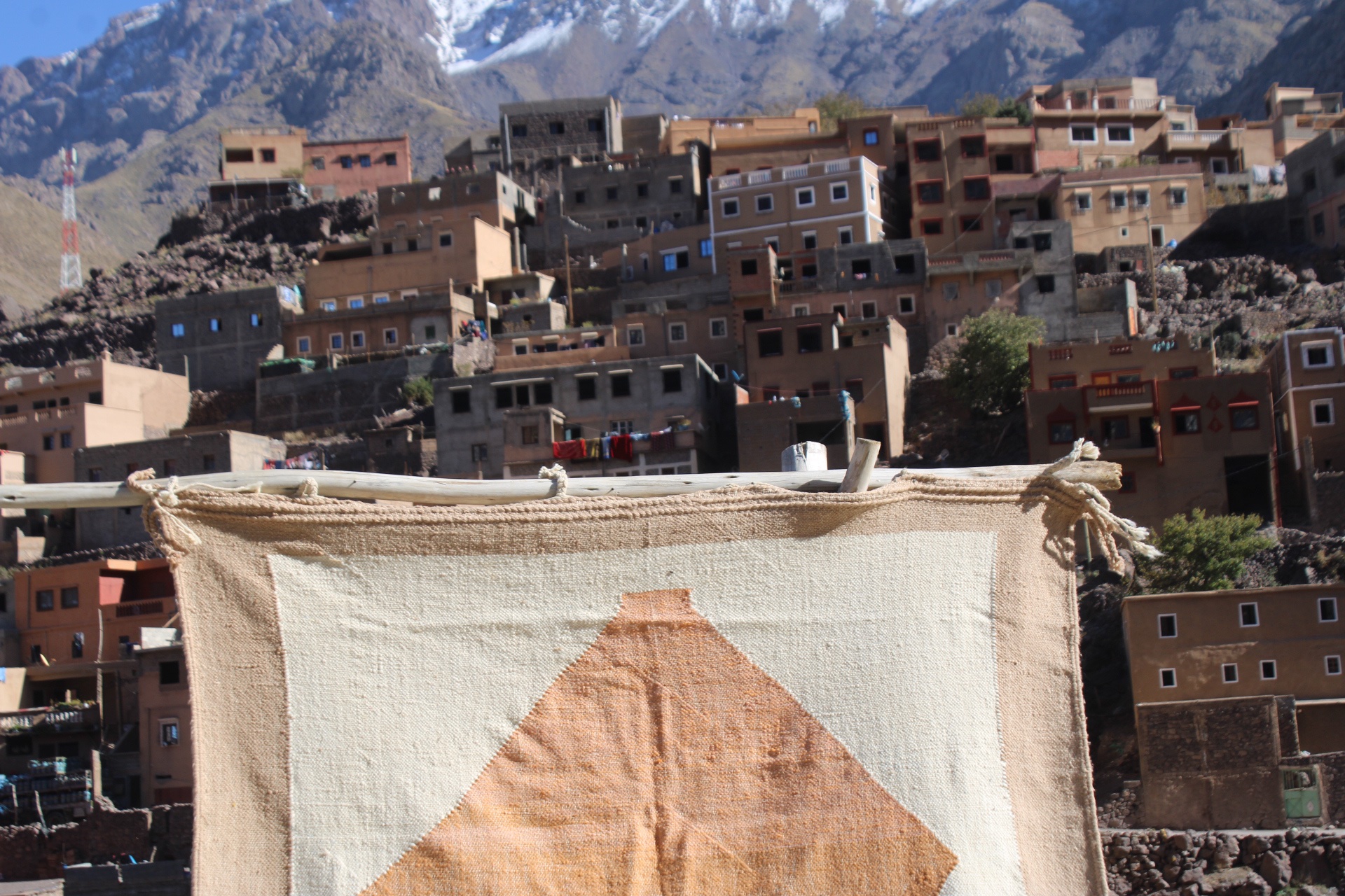 Zanafi Moroccan Carpet 300×200 cm (9.8×6.5 ft) – Handmade Wool Rug with Terracotta & Blue Geometric Design - Image 4