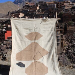 zanafi, zanafi rug, zanafi carpet, moroccan rug, berber rug, handmade rug, handwoven moroccan rug, wool rug, atlas mountains rug, tribal rug, minimalist rug, geometric rug, neutral tones rug, boho rug, bohemian decor, artisanal rug, authentic moroccan carpet, flatwoven rug, large moroccan rug, 300x200 cm rug, 9.8x6.5 ft rug, berber craftsmanship